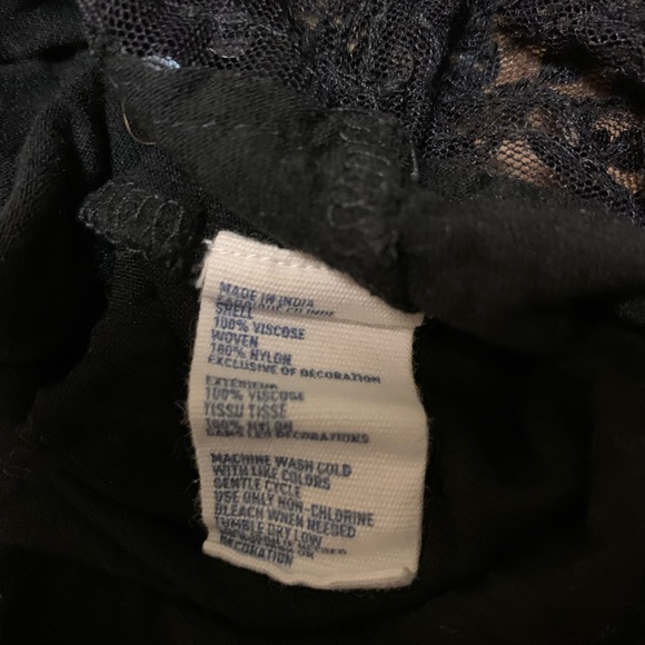 ❌SOLD❌ American Eagle Black lace sequin top - Picture 2 of 3